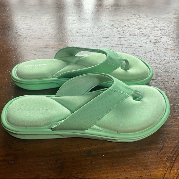 Ladies size medium memory foam sandals - Picture 3 of 8